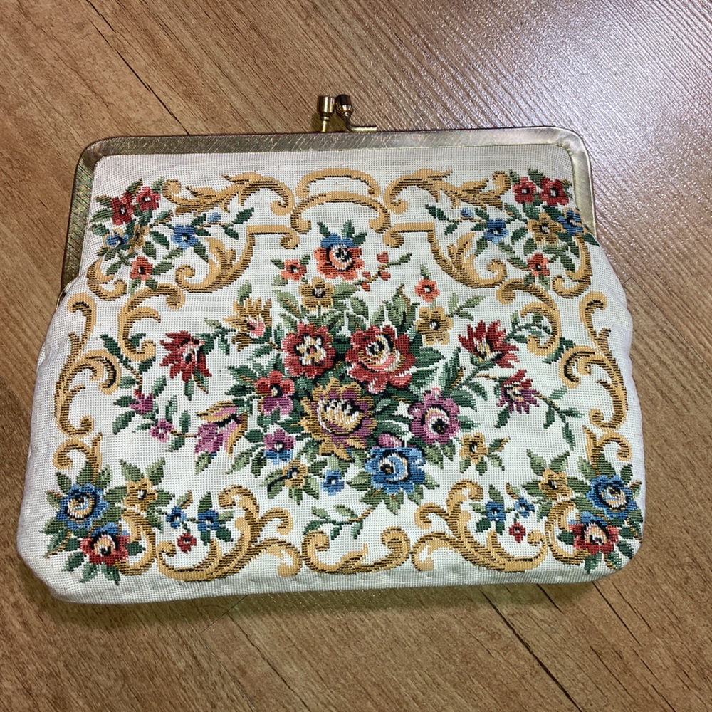 VINTAGE WAHLBORG FLORAL TAPESTRY PURSE GOLD GILT FRAME WITH CHAIN